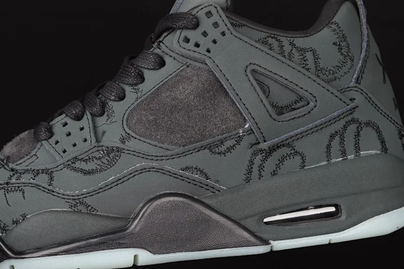 All categories Air Jordan Jordan series basketball shoes Air Jordan 4 G version Kaws x Air Jordan 4 Black AJ4 black suede luminous limited edition 930155-001